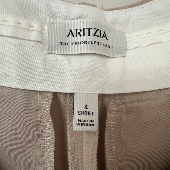 The Effortless Pant - Crepette (Short) Taupe - Picture 4 of 4